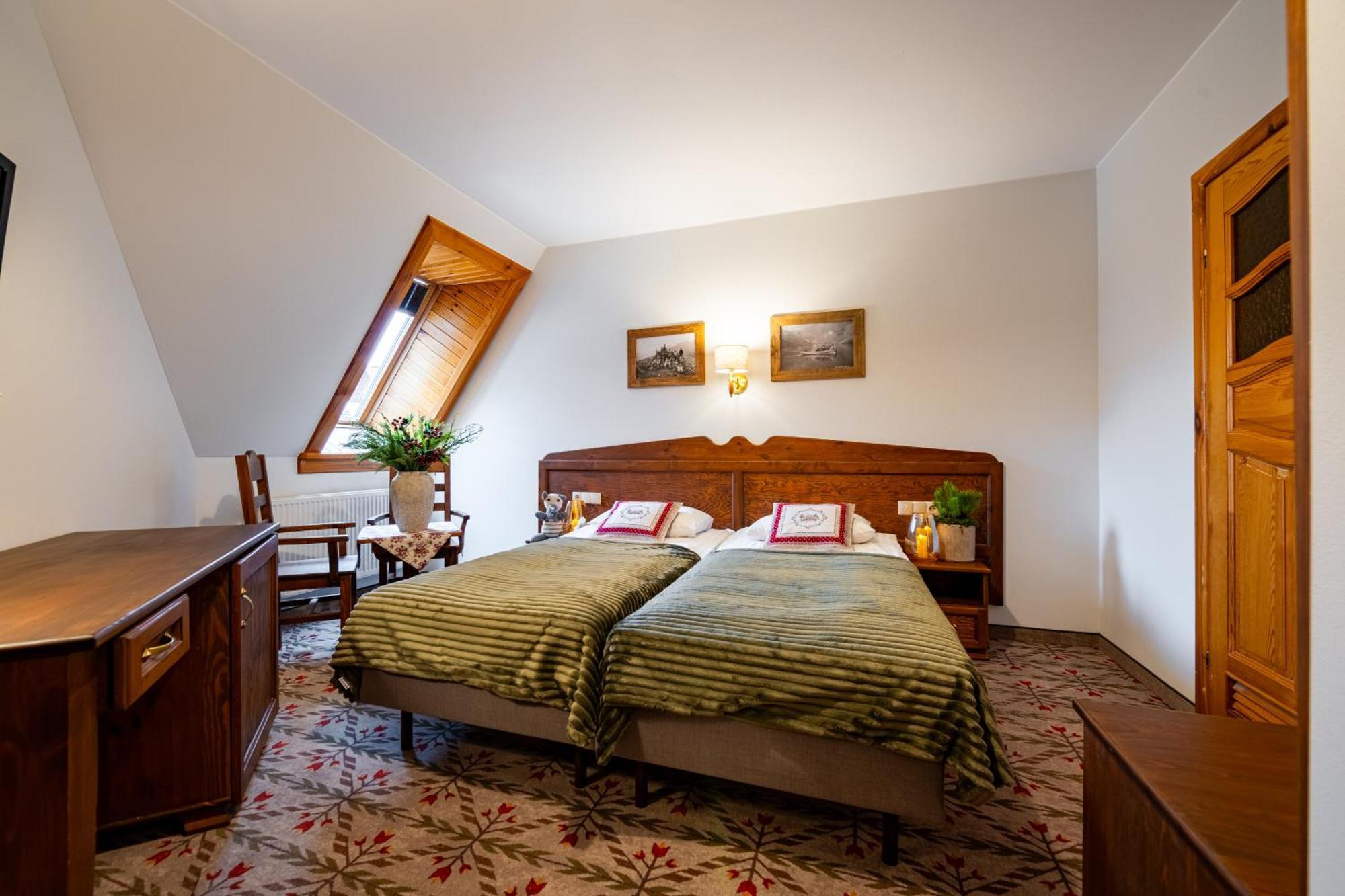 Small Twin Room,1533831976:JPEG